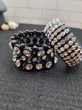 1288. Crystal-Embellished Black Stretch Bracelet Set